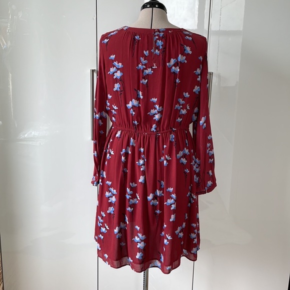 Dress with long sleeves Color- Red/Blue/Black Size-Medium NWOT - Picture 14 of 15